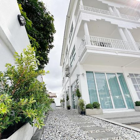The White House Rachamankha เดอะ ไวท์เฮ้าส์ ราชมรรคา Hostel Chiang Mai Bagian luar foto