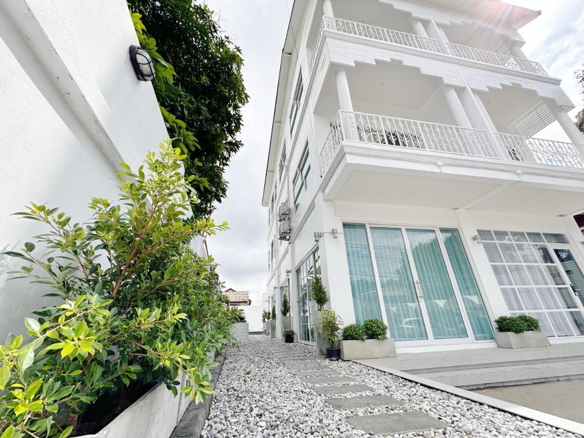 The White House Rachamankha เดอะ ไวท์เฮ้าส์ ราชมรรคา Hostel Chiang Mai Bagian luar foto