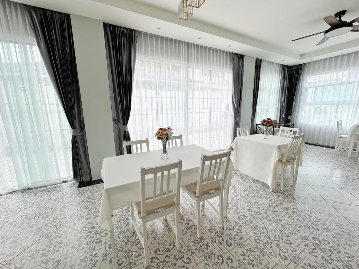 The White House Rachamankha เดอะ ไวท์เฮ้าส์ ราชมรรคา Hostel Chiang Mai Bagian luar foto