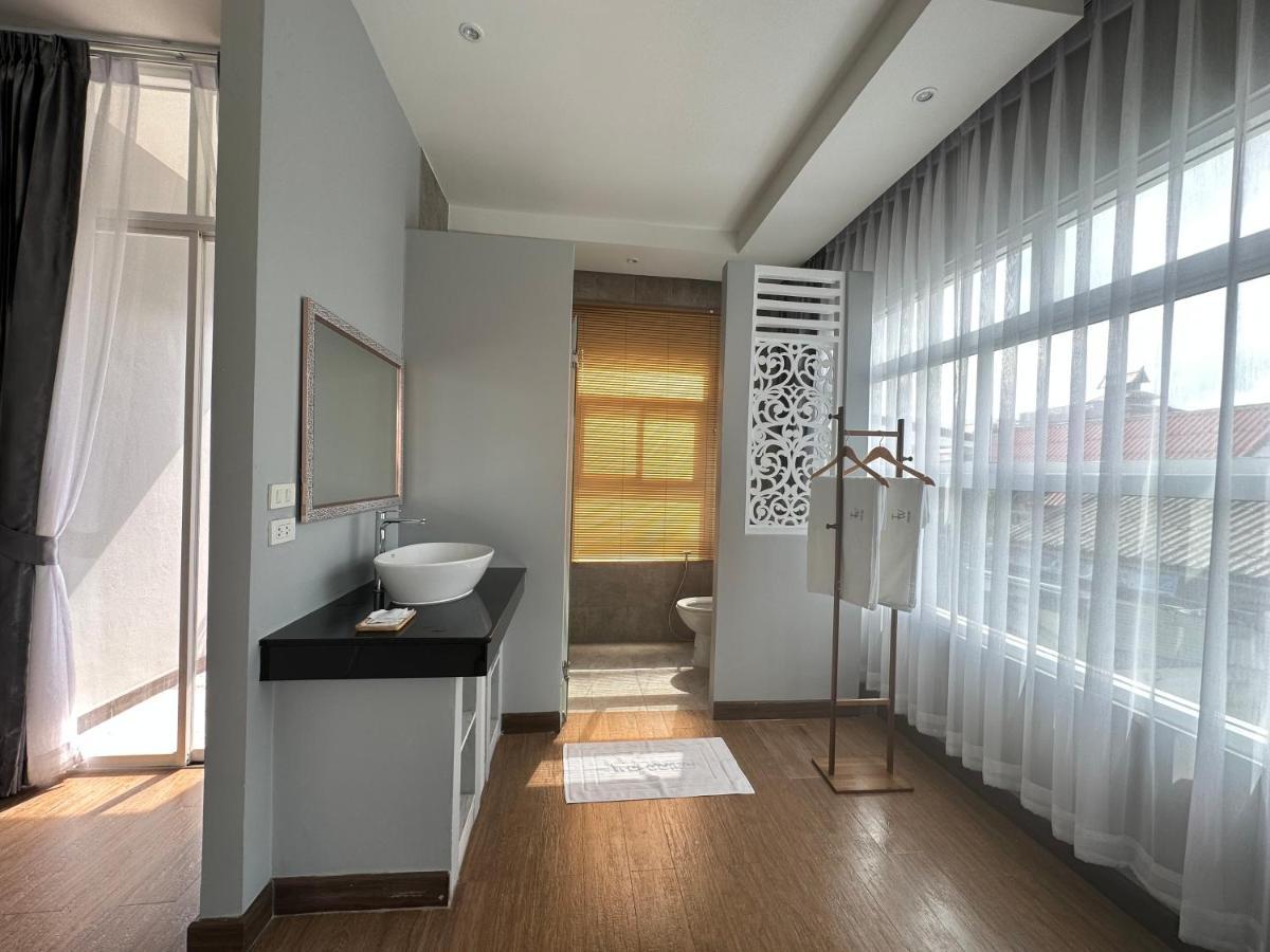 The White House Rachamankha เดอะ ไวท์เฮ้าส์ ราชมรรคา Hostel Chiang Mai Bagian luar foto
