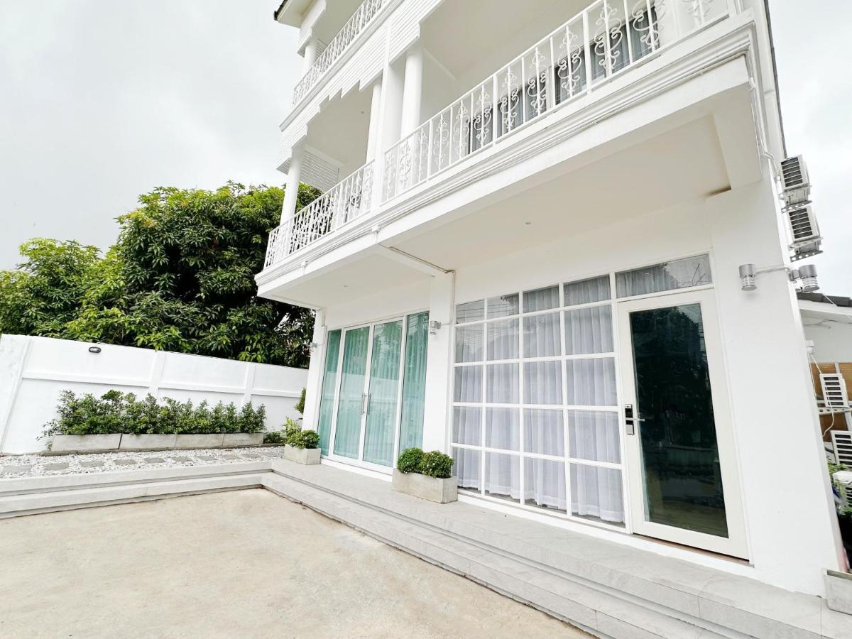 The White House Rachamankha เดอะ ไวท์เฮ้าส์ ราชมรรคา Hostel Chiang Mai Bagian luar foto