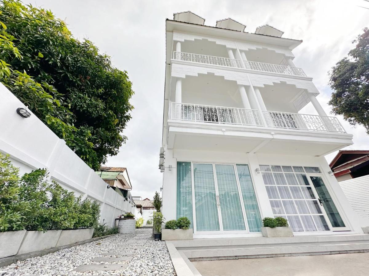 The White House Rachamankha เดอะ ไวท์เฮ้าส์ ราชมรรคา Hostel Chiang Mai Bagian luar foto