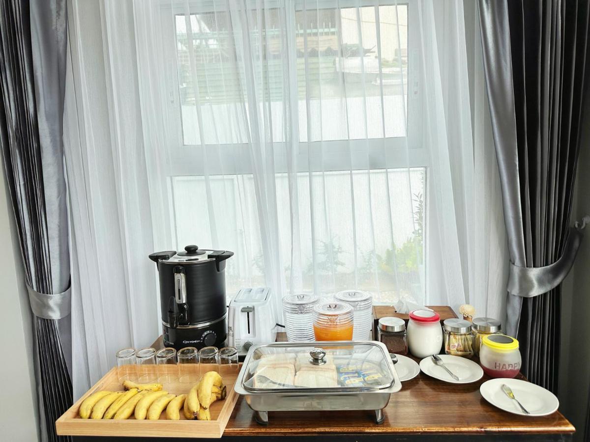 The White House Rachamankha เดอะ ไวท์เฮ้าส์ ราชมรรคา Hostel Chiang Mai Bagian luar foto