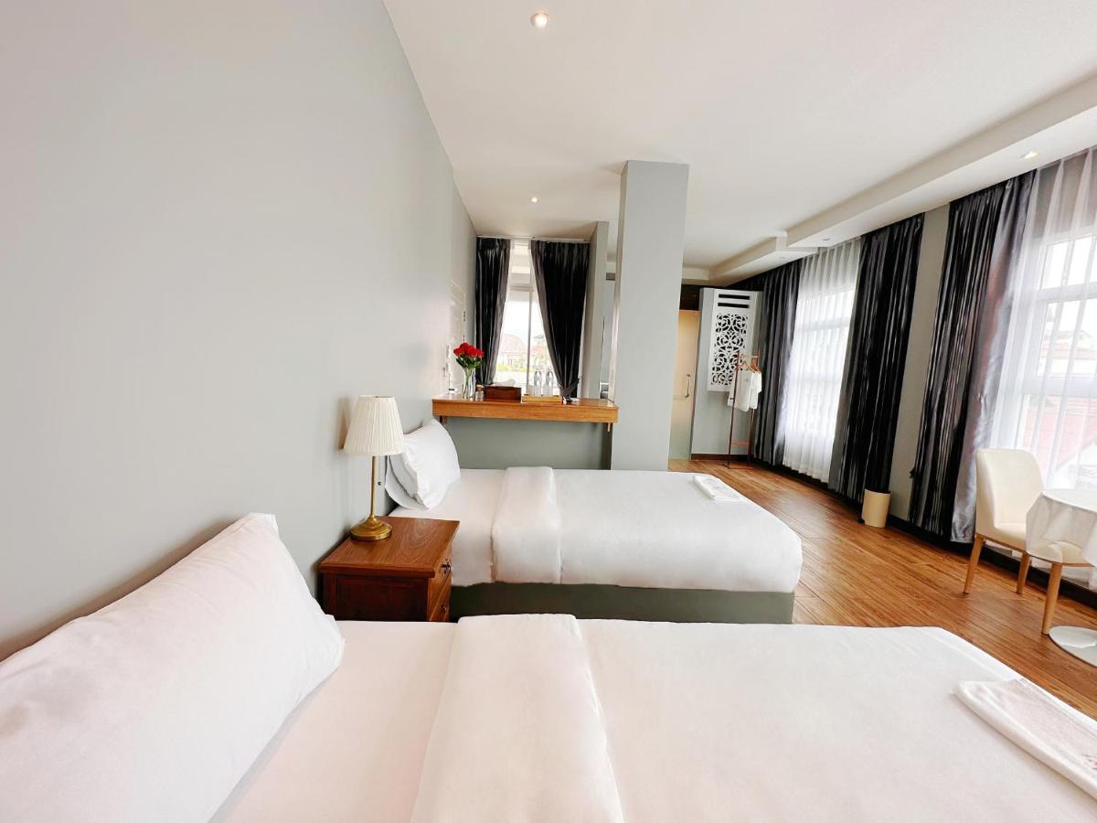 The White House Rachamankha เดอะ ไวท์เฮ้าส์ ราชมรรคา Hostel Chiang Mai Bagian luar foto