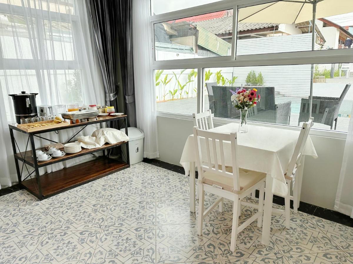 The White House Rachamankha เดอะ ไวท์เฮ้าส์ ราชมรรคา Hostel Chiang Mai Bagian luar foto