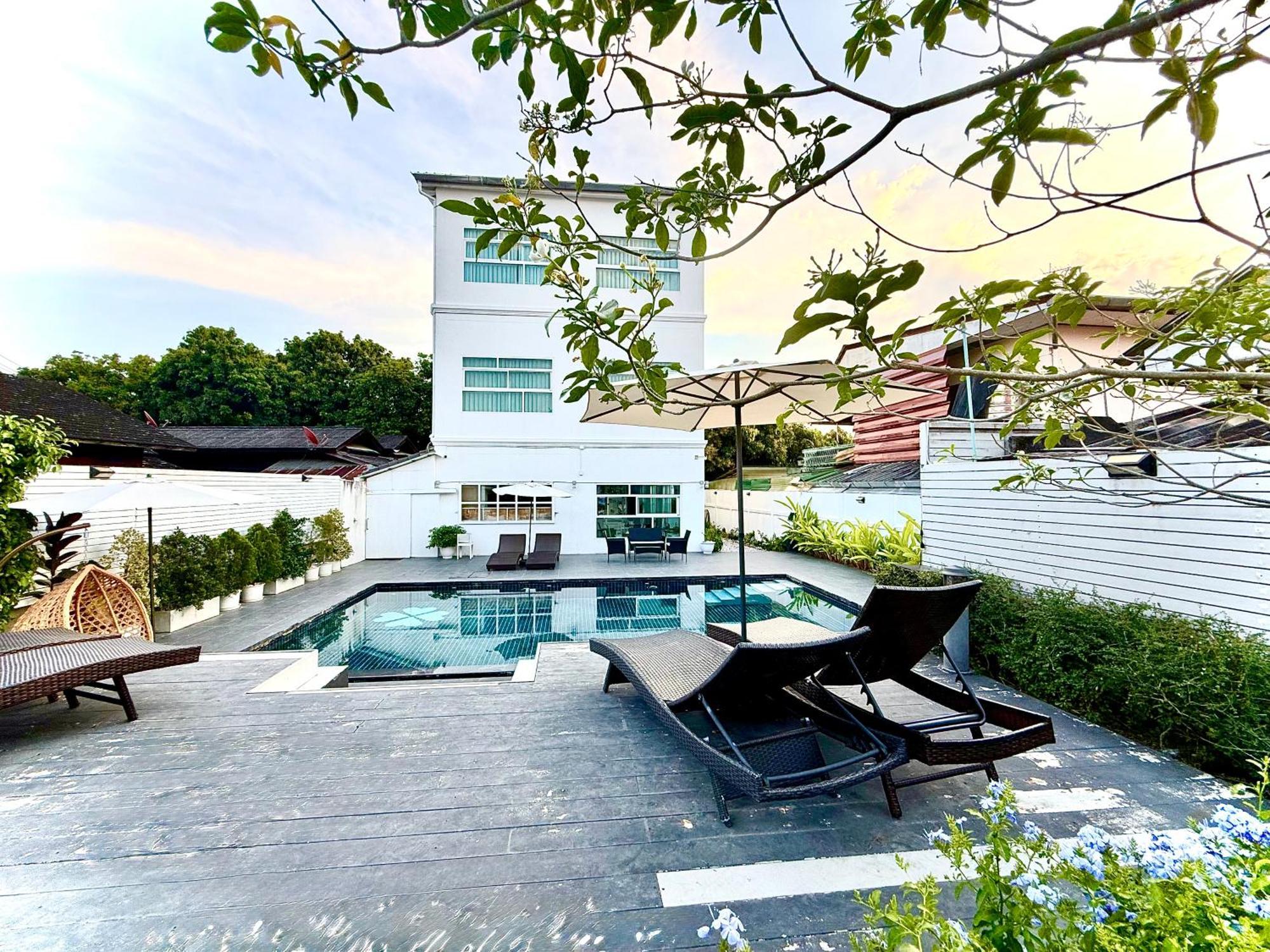 The White House Rachamankha เดอะ ไวท์เฮ้าส์ ราชมรรคา Hostel Chiang Mai Bagian luar foto