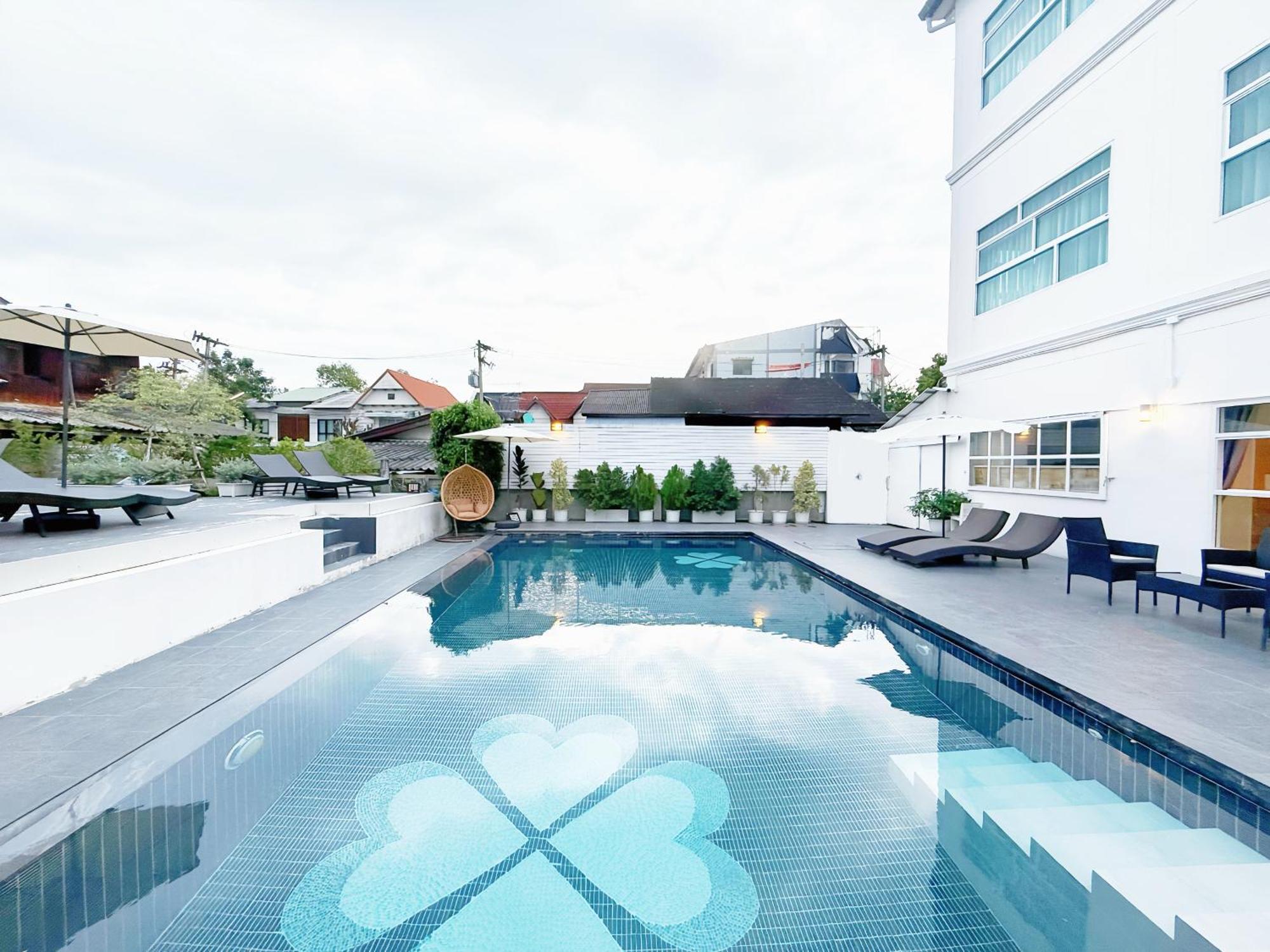 The White House Rachamankha เดอะ ไวท์เฮ้าส์ ราชมรรคา Hostel Chiang Mai Bagian luar foto